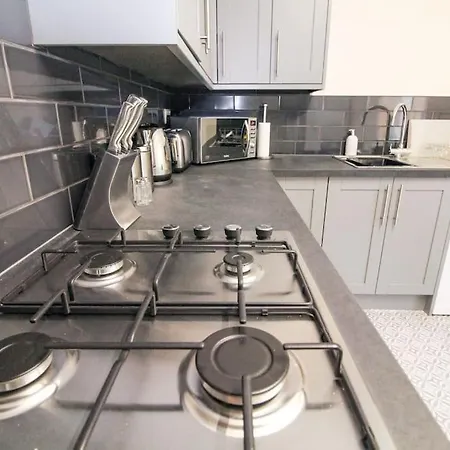 Modern 3 Bed, Contractors Welcome, Bradford Bradford  Exterior photo