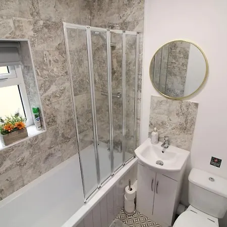Modern 3 Bed, Contractors Welcome, Bradford Bradford  Exterior photo