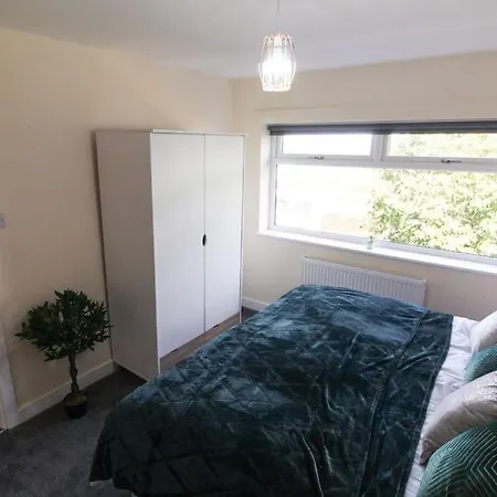 Modern 3 Bed, Contractors Welcome, Bradford Bradford  Exterior photo