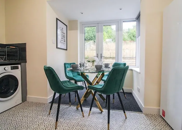 Modern 3 Bed, Contractors Welcome, Bradford