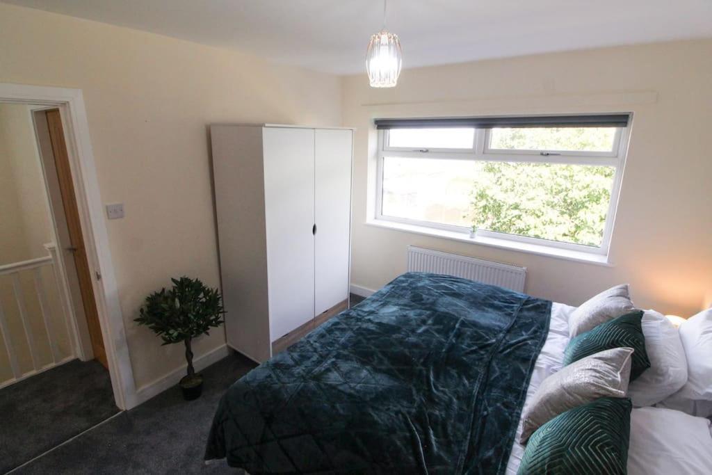 Modern 3 Bed, Contractors Welcome, Bradford Bradford (West Yorkshire)