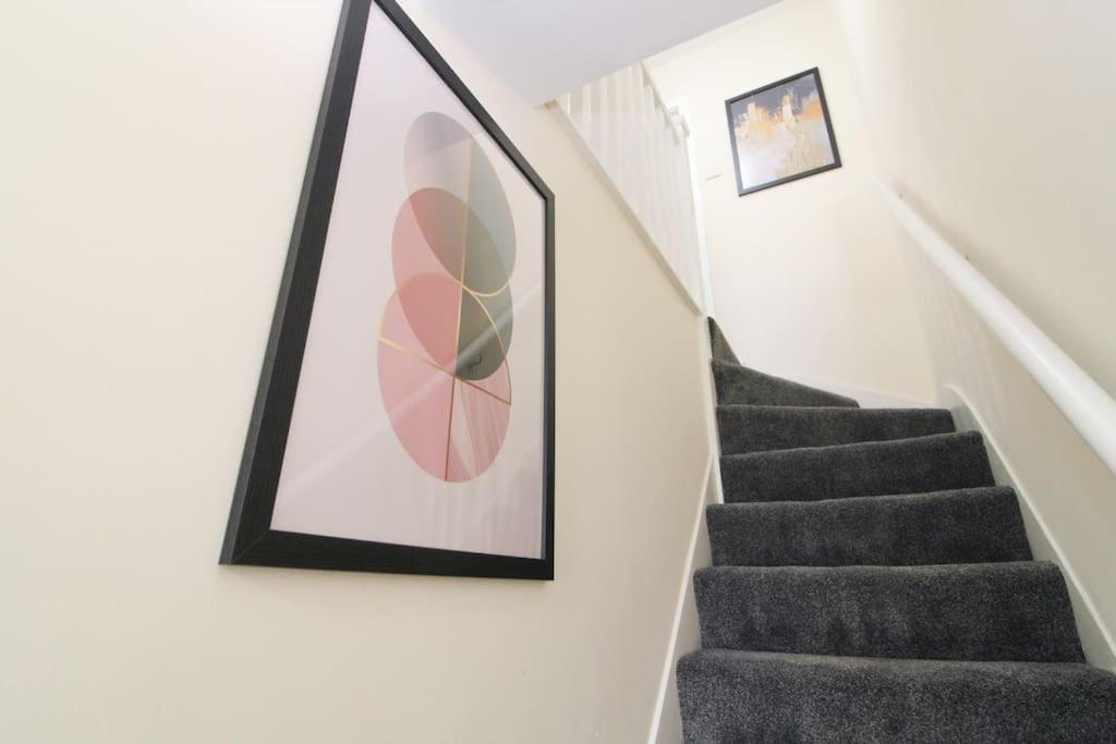 Modern 3 Bed, Contractors Welcome, Bradford