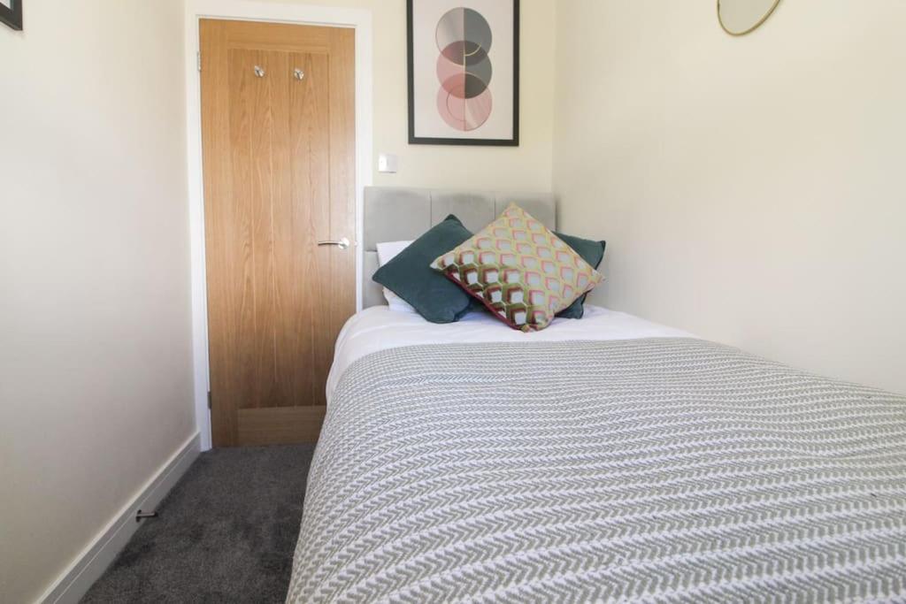 Holiday home Modern 3 Bed, Contractors Welcome, Bradford