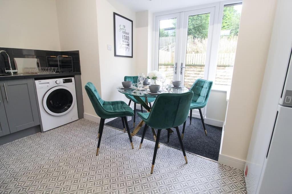 Modern 3 Bed, Contractors Welcome, Bradford
