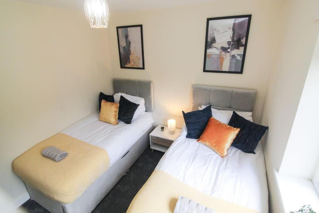 Holiday home Modern 3 Bed, Contractors Welcome, Bradford