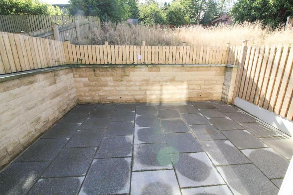 Modern 3 Bed, Contractors Welcome, Bradford Holiday home *