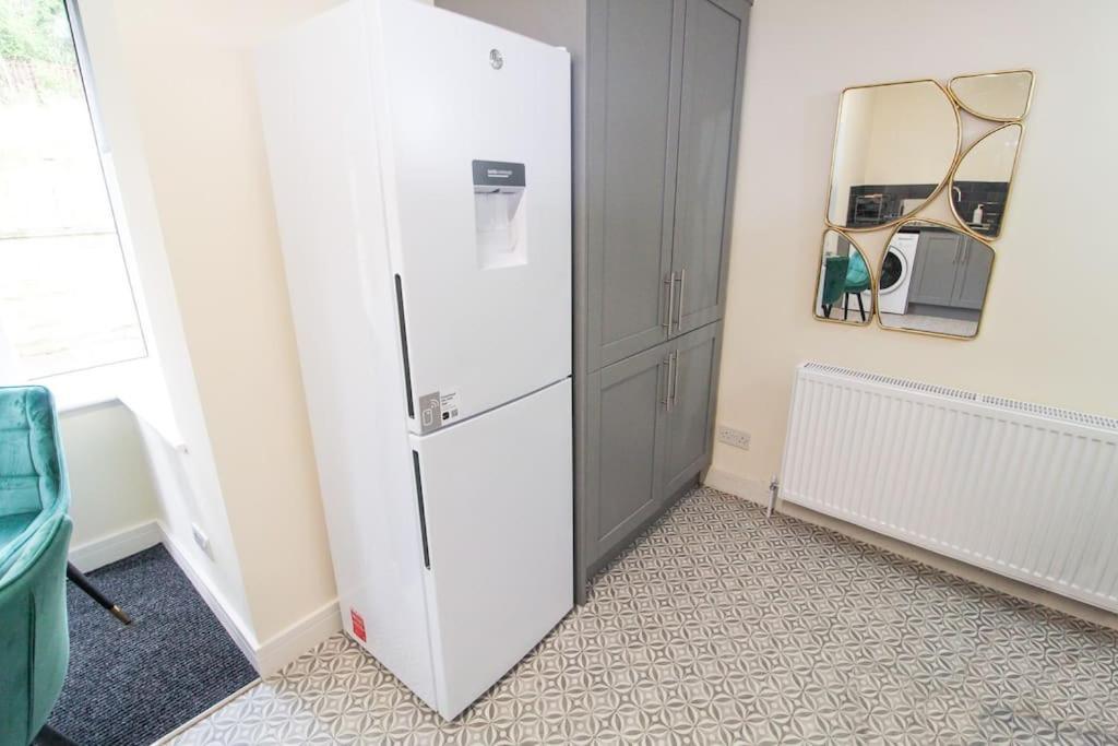 Modern 3 Bed, Contractors Welcome, Bradford