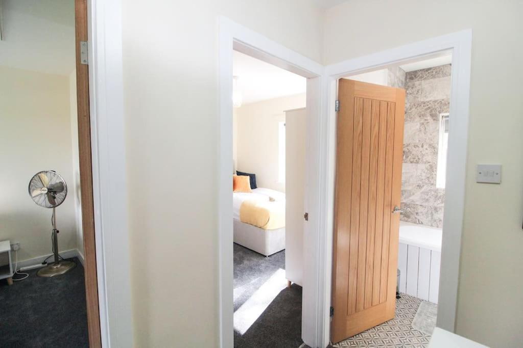 Holiday home Modern 3 Bed, Contractors Welcome, Bradford