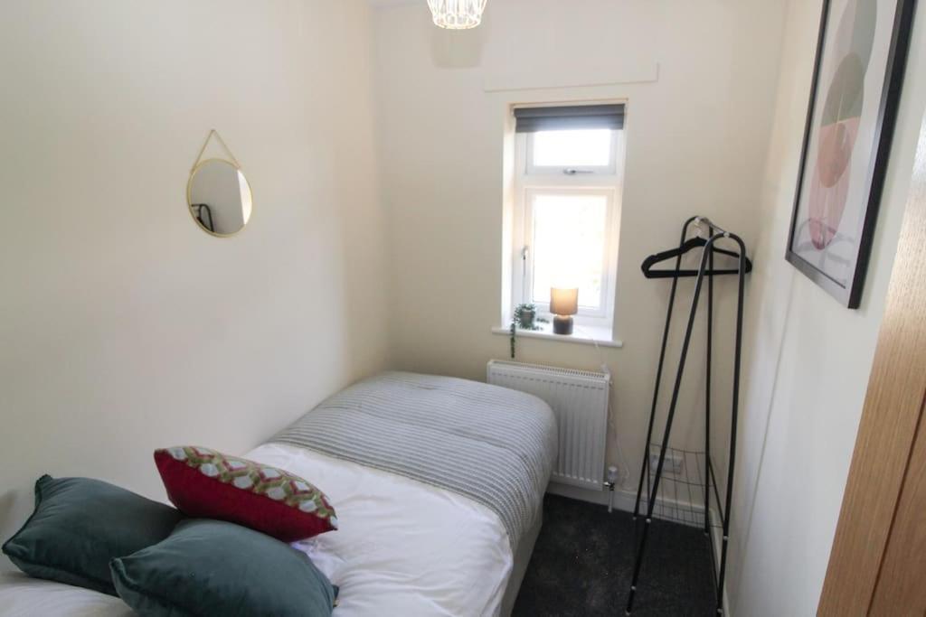 Holiday home Modern 3 Bed, Contractors Welcome, Bradford