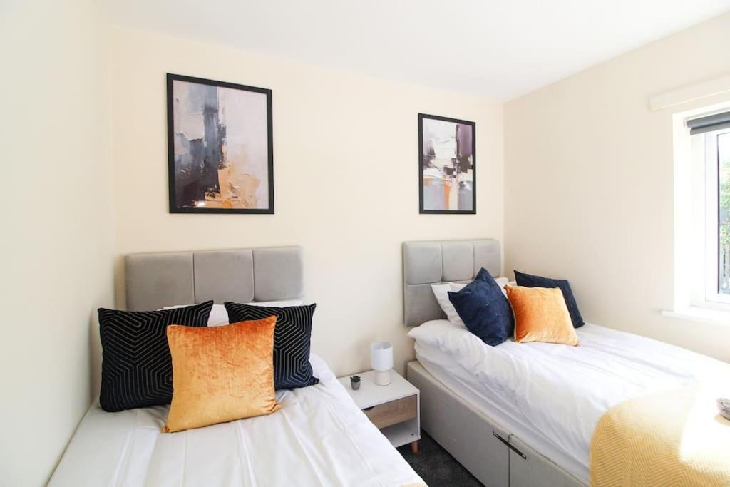 Holiday home Modern 3 Bed, Contractors Welcome, Bradford *