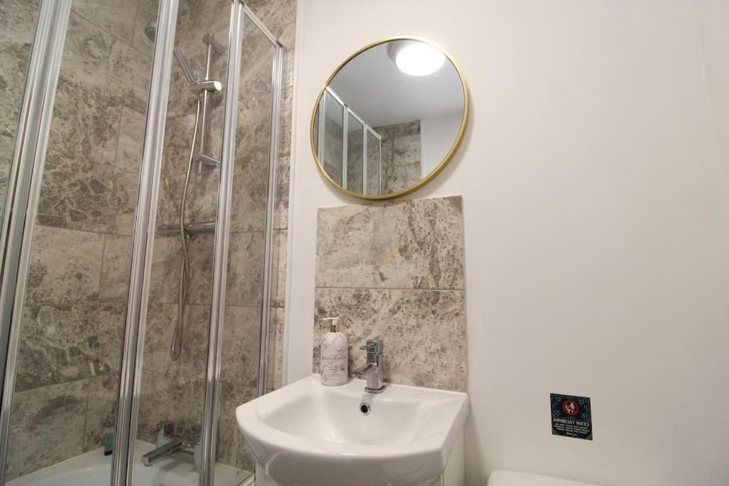 Holiday home Modern 3 Bed, Contractors Welcome, Bradford Bradford (West Yorkshire)