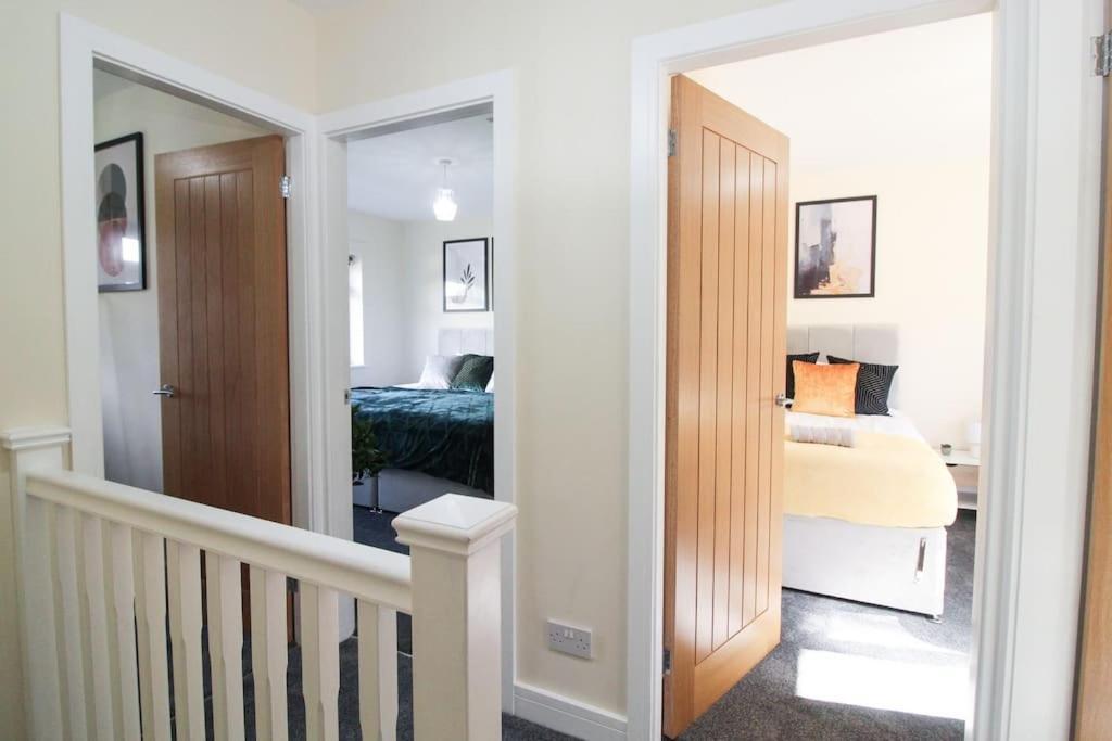 Holiday home Modern 3 Bed, Contractors Welcome, Bradford *